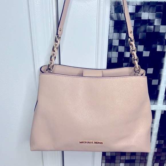 Michael Kors Handbags - 💕 Michael kors light pink leather medium satchel bag 💕